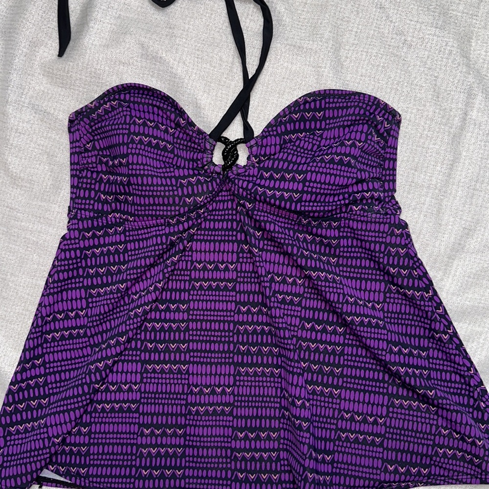 Liz Lange maternity for target purple medium tankini top.